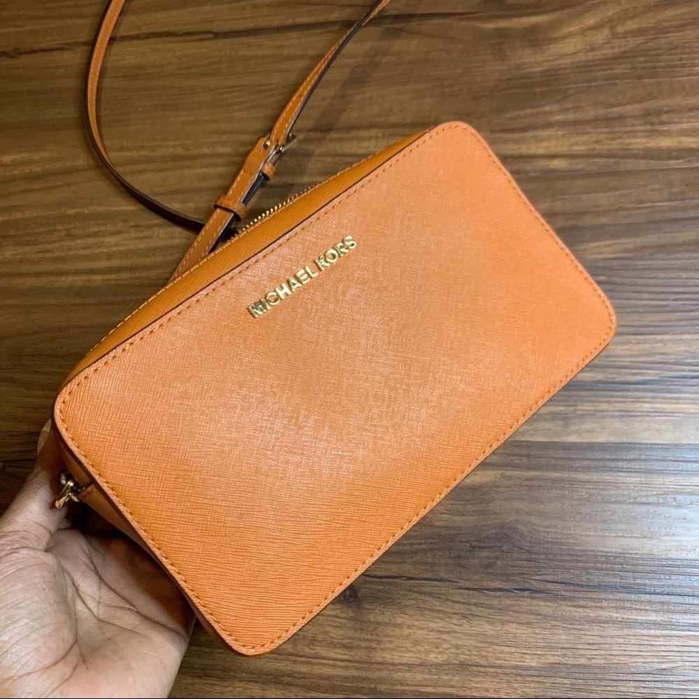 Michael kors crossbody purse